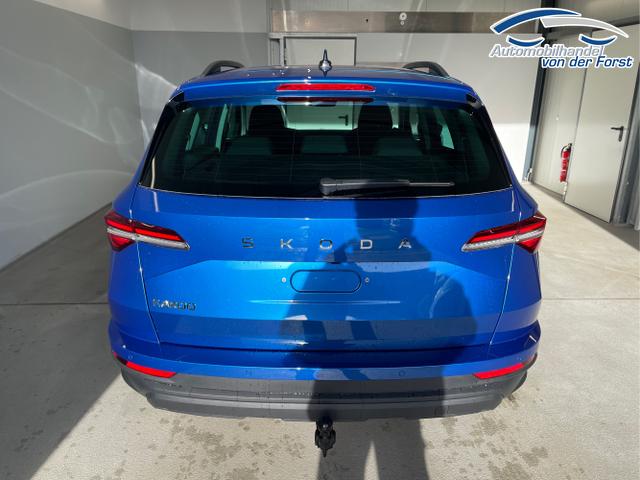 Skoda / Karoq / Blau / / / 150PS DSG AHK+Kamera+ACC+Kessy+Kamera+ParkPilot vo+hi+App