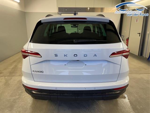 Skoda / Karoq / Wei&szlig; / / / 150PS DSG AHK+Kamera+ACC+Kessy+Kamera+ParkPilot vo+hi+App