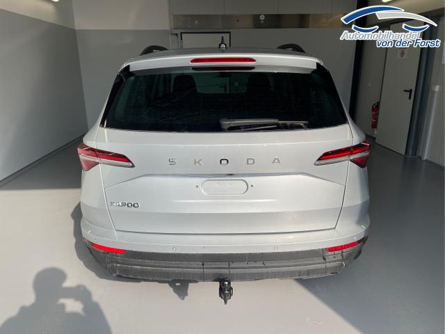 Skoda / Karoq / Silber / / / 150PS DSG AHK+Kamera+ACC+Kessy+Kamera+ParkPilot vo+hi+App