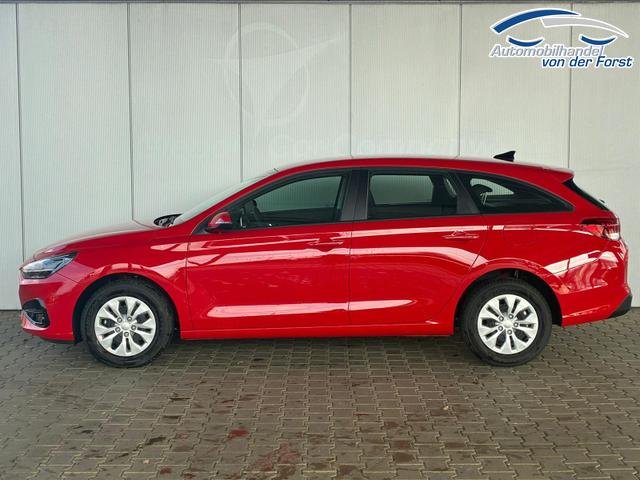 Hyundai i30 Kombi i30 Kombi Comfort 1.5 GDI 95PS 6MT Navi / PDC V&H. m. Kamera / LED / Nebel 