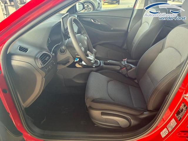 Hyundai i30 Kombi i30 Kombi Comfort 1.5 GDI 95PS 6MT Navi / PDC V&H. m. Kamera / LED / Nebel 