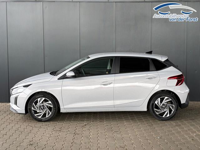 Hyundai i20 i20 Pure 1.2 MPI / Navi / PDC Hinten + Kamera / Abgedunkelte Scheiben / Tempomat / Alu 16" 