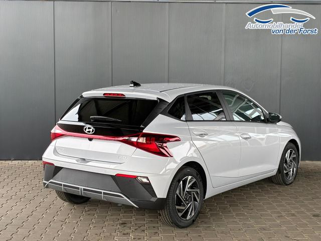 Hyundai i20 i20 Pure 1.2 MPI / Navi / PDC Hinten + Kamera / Abgedunkelte Scheiben / Tempomat / Alu 16" 