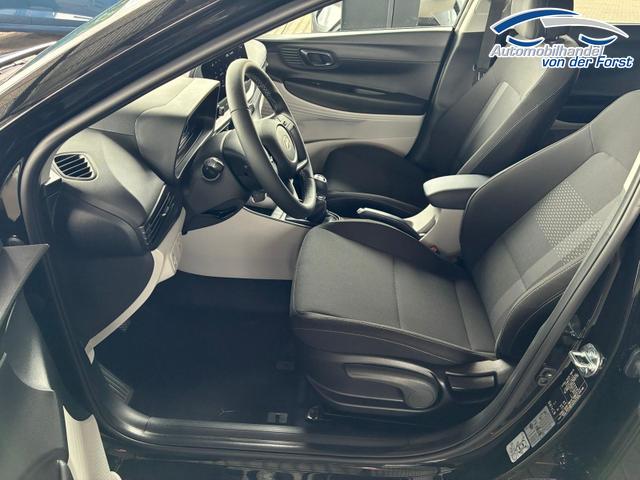 Hyundai i20 i20 Pure 1.2 MPI / Navi / PDC Hinten + Kamera / Abgedunkelte Scheiben / Tempomat / Alu 16" 