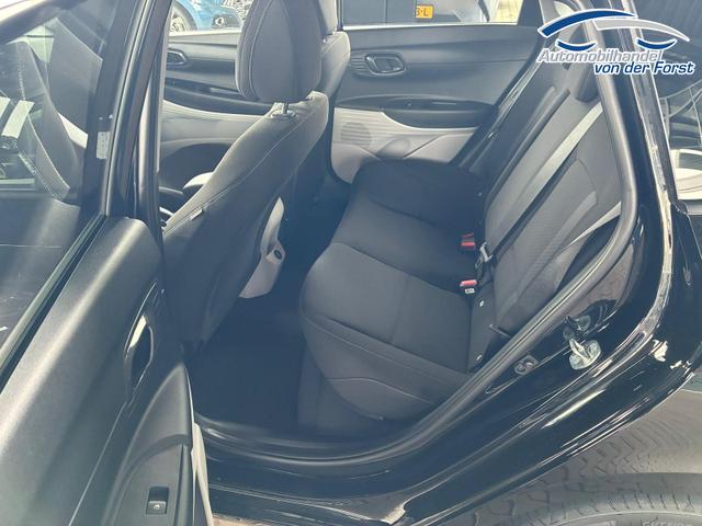 Hyundai i20 i20 Pure 1.2 MPI / Navi / PDC Hinten + Kamera / Abgedunkelte Scheiben / Tempomat / Alu 16" 