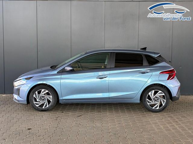 Hyundai i20 Pure 1.2 MPI / Navi / PDC Hinten + Kamera / Abgedunkelte Scheiben / Tempomat / Alu 16" 