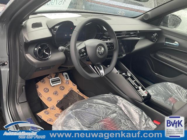 Alfa Romeo Junior - Ibrida 1.2 VGT 48V-Hybrid (100kW) Speciale Junior Ibrida 1.2 Speciale, 18-Zoll, Kamera, el. Klappe, Sitzheizung