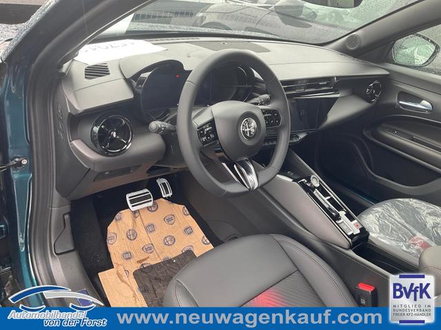 Alfa Romeo Junior - Ibrida 1.2 VGT 48V-Hybrid (100kW) Speciale Junior Ibrida 1.2 Speciale, 18-Zoll, Kamera, el. Klappe, Sitzheizung