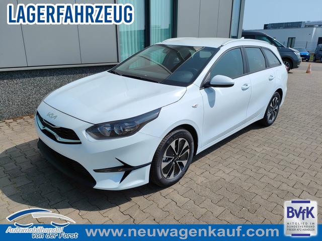 Kia Ceed Sportswagon (Kombi) - "Spin" LIEFERUNG KOSTENLOS! 1.5 T-GDI 140PS 7DCT AUTOMATIK, Weiß, 16" Alu, Klimaanlage, Winter-Paket, Navi 10,25", Parksensoren hinten, Rückfahrkamera, Tempomat, Dachreling, Lederlenkrad