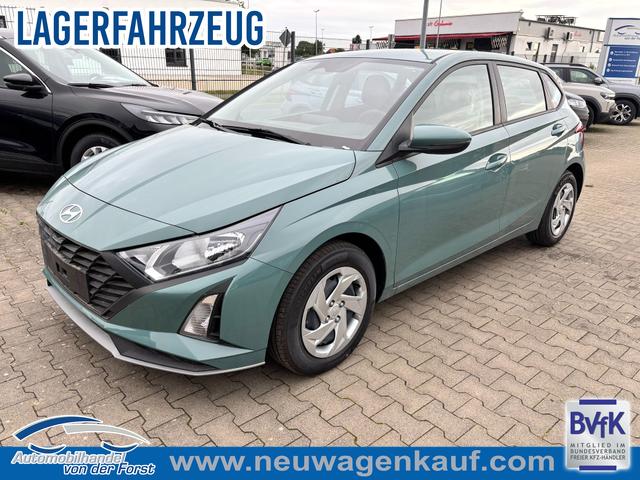 Hyundai i20 - "Comfort" LIEFERUNG KOSTENLOS! 1.2i 79PS, MANGROVE-GREEN, 5 Jahre Garantie, NAVIGATION 10,25", Klima, Parksensoren hinten, Rückfahrkamera, Alarm, Lederlenkrad, Tempomat, Armlehne vorne, Reserverad, 4x elektr. Fensterheber, Fernlicht-Assistent