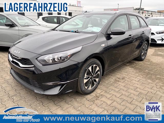 Kia Ceed Sportswagon (Kombi) - "Spin" 1.5 T-GDI 140PS 6-Gang, Schwarz-Metallic, 16" Alufelgen, Klimaanlage, Winter-Paket, Navigationssystem 10,25", Parksensoren hinten, Rückfahrkamera, Tempomat, Dachreling, Beheiztes Lederlenkrad, ZV mit Fernbedienung, Reserve-Notrad