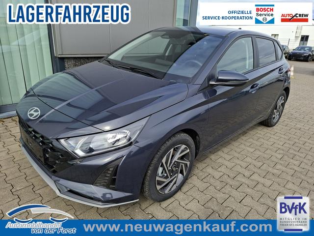 Hyundai i20 - "Family" LIEFERUNG KOSTENLOS! 1.0 T-GDI 90PS, NAVI 10,25", AURORA-GRAU METALLIC, Winter-Pack: Sitzheizung + Lenkradheizung, 16" ALU, Klimaautomatik, Privacy-Glas, Parksensoren hinten, R&uuml;ckfahrkamera, Tempomat, Lederlenkrad, Reserverad, Alarm, Armlehne, 4x elektr. Fensterheber
