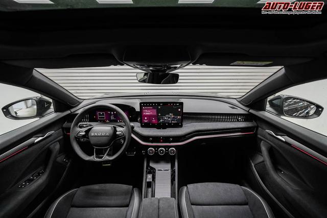 Skoda Superb Combi Kombi 1,5 TSI iV DSG Plug-in-Hybrid -LAG. 