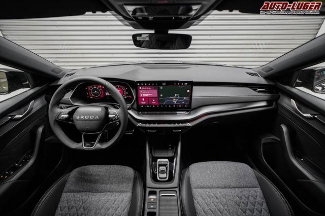 Skoda Octavia Combi Kombi 1,5 TSI m-HEV DSG Sportline -LAG. 