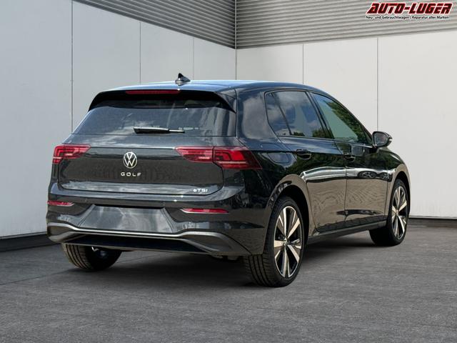 Volkswagen / Golf / Schwarz / / / KAMERA+18 ALU+ACC+LED+SHZ+KLIMA+KESSY+ARTVELOURS