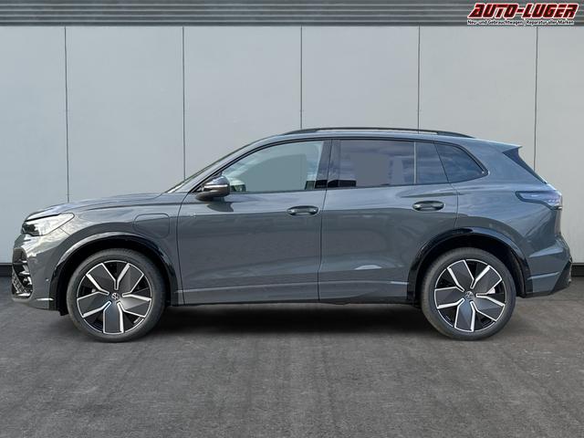 Volkswagen / Tiguan / Grau / / / PANO+HD MATRIX+AHK+NAVI+BLACK STYLE+20 LM+ACC