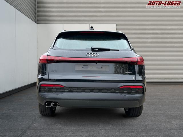 Audi / Q5 / Schwarz / / / QUATTRO+ NAVI+ LED+ SHZ+ PDC