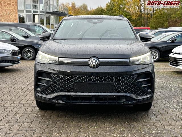 Volkswagen / Tiguan / Schwarz / / / PANO+HD MATRIX+AHK+NAVI+BLACK STYLE+20 LM+ACC