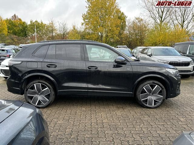 Volkswagen / Tiguan / Schwarz / / / PANO+HD MATRIX+AHK+NAVI+BLACK STYLE+20 LM+ACC