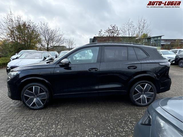Volkswagen / Tiguan / Schwarz / / / PANO+HD MATRIX+AHK+NAVI+BLACK STYLE+20 LM+ACC