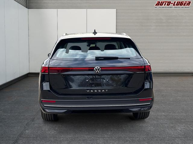 Volkswagen / Passat Variant / Schwarz / / / DSG+AHK+MASSAGE+NAVI+ACC+KAMERA+LED+17 ALU