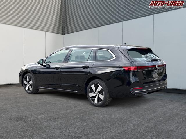 Volkswagen / Passat Variant / Schwarz / / / DSG+AHK+MASSAGE+NAVI+ACC+KAMERA+LED+17 ALU