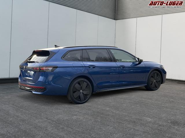 Volkswagen / Passat Variant / Blau / / / 4WD+BLACK+PANO+AHK+DCC+MATRIX+HARMAN
