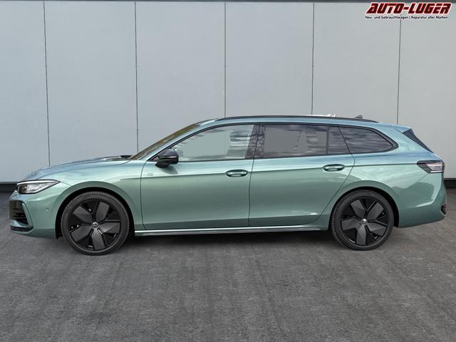 Volkswagen / Passat Variant / Grün / / / 4WD+BLACK+PANO+AHK+DCC+MATRIX+HARMAN
