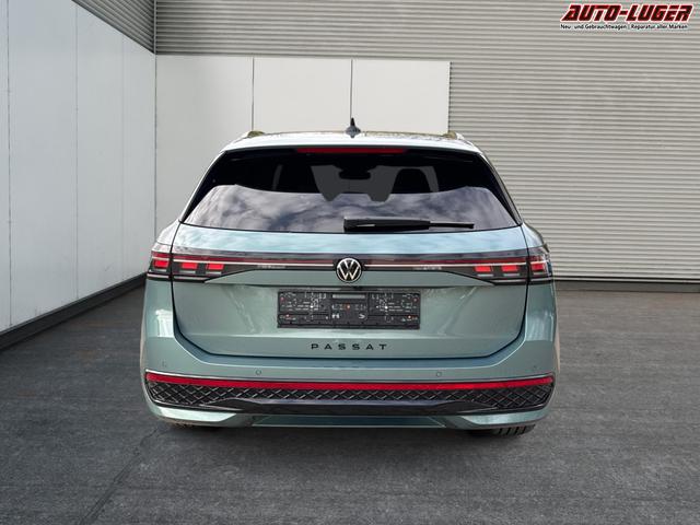 Volkswagen / Passat Variant / Grün / / / 4WD+BLACK+PANO+AHK+DCC+MATRIX+HARMAN