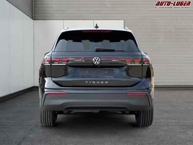 Volkswagen / Tiguan / Schwarz / / / (Life+) AHK+LED+ACC+KAMERA+el.HECKKL.+SHZ+18ALU