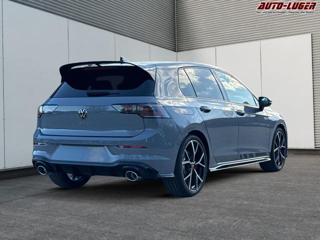 Volkswagen / Golf / Grau / / / PANO+MATRIX+HUD+HARMAN+NAVI+360 KAMERA+19 LM