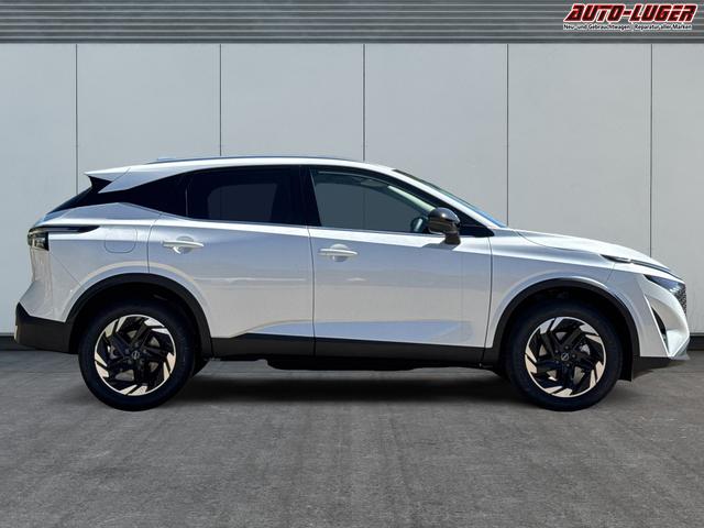 Nissan / Qashqai / Wei&szlig; / / / EL. HECKKL+HEAD-UP+KAMERA+ACC+PDC+SHZ+LED , Beispielbilder, ggf. teilweise mit Sonderausstattung