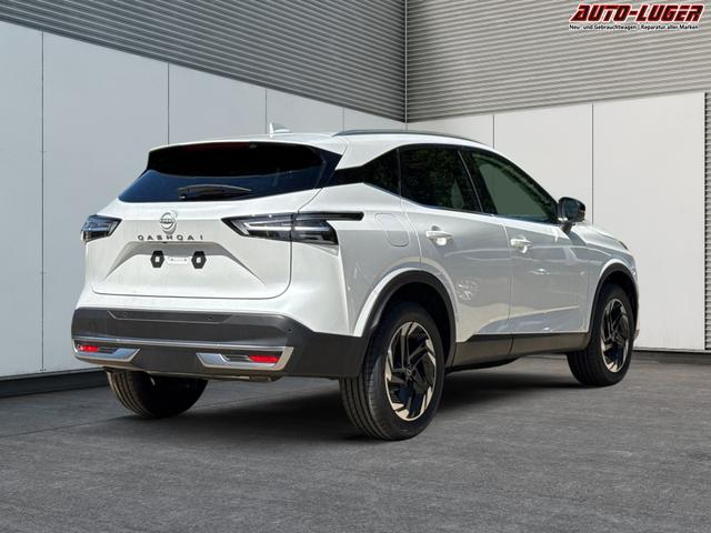 Nissan / Qashqai / Wei&szlig; / / / EL. HECKKL+HEAD-UP+KAMERA+ACC+PDC+SHZ+LED , Beispielbilder, ggf. teilweise mit Sonderausstattung