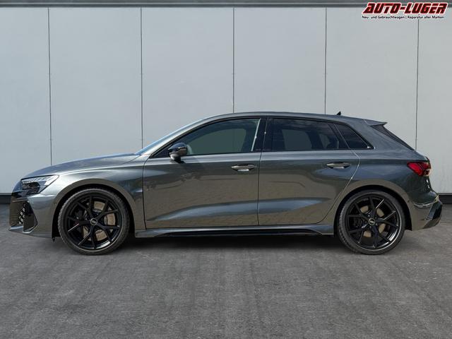 Audi / RS3 Sportback / Grau / / / MATRIX+360KAM+SHZ+KLIMA+LED+SOUND+19ALU+DESIGNPAKET ROT, Beispielbilder, ggf. teilweise mit Sonderausstattung