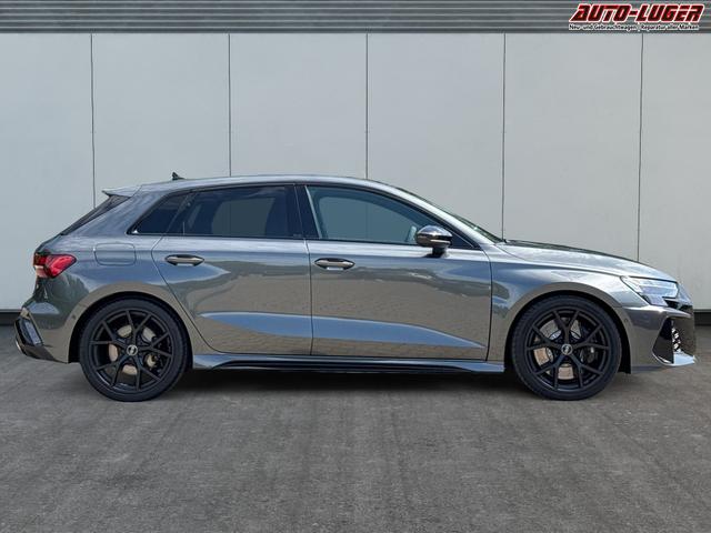 Audi / RS3 Sportback / Grau / / / MATRIX+360KAM+SHZ+KLIMA+LED+SOUND+19ALU+DESIGNPAKET ROT, Beispielbilder, ggf. teilweise mit Sonderausstattung