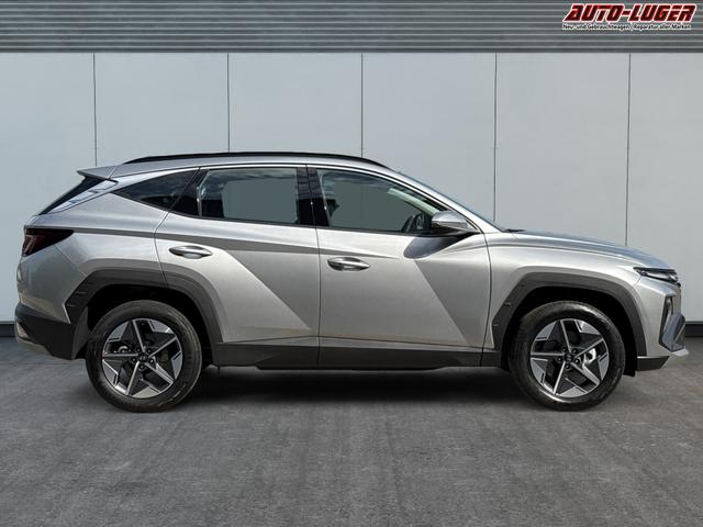 Hyundai / TUCSON / Silber / / / Hybrid NAVI+KAMERA+SHZ+LED+TEMPOMAT+17 ALU+PDC, Beispielbilder, ggf. teilweise mit Sonderausstattung