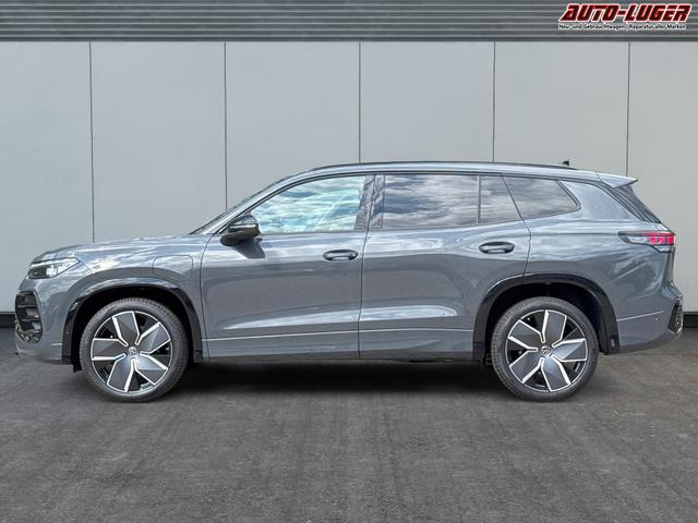 Volkswagen / Tayron / Grau / / / PLUG-IN+PANO+AHK+HuD+MATRIX+360 KAM+20ALU+ACC+eHK+BLACK STYLE