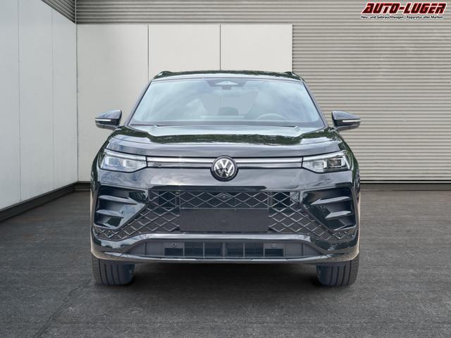 Volkswagen / Tayron / Schwarz / / / PLUG-IN+PANO+AHK+HuD+MATRIX+360 KAM+20ALU+ACC+eHK+BLACK STYLE, Beispielbilder, ggf. teilweise mit Sonderausstattung