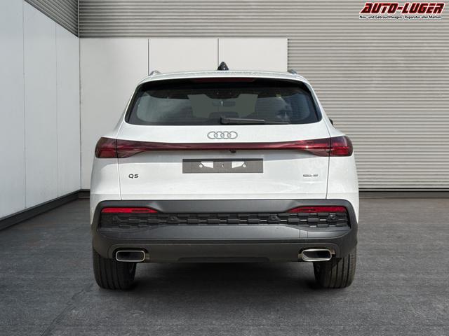 Audi / Q5 / Wei&szlig; / / / QUATTRO+AHK+NAVI+KAMERA+SHZ+PDC+ACC