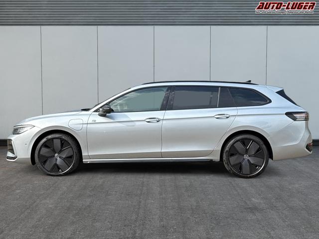 Volkswagen / Passat Variant / / / / LEDER+PANO+AHK+MATRIX+eHK+360 KAM+NAVI+HUD, Beispielbilder, ggf. teilweise mit Sonderausstattung