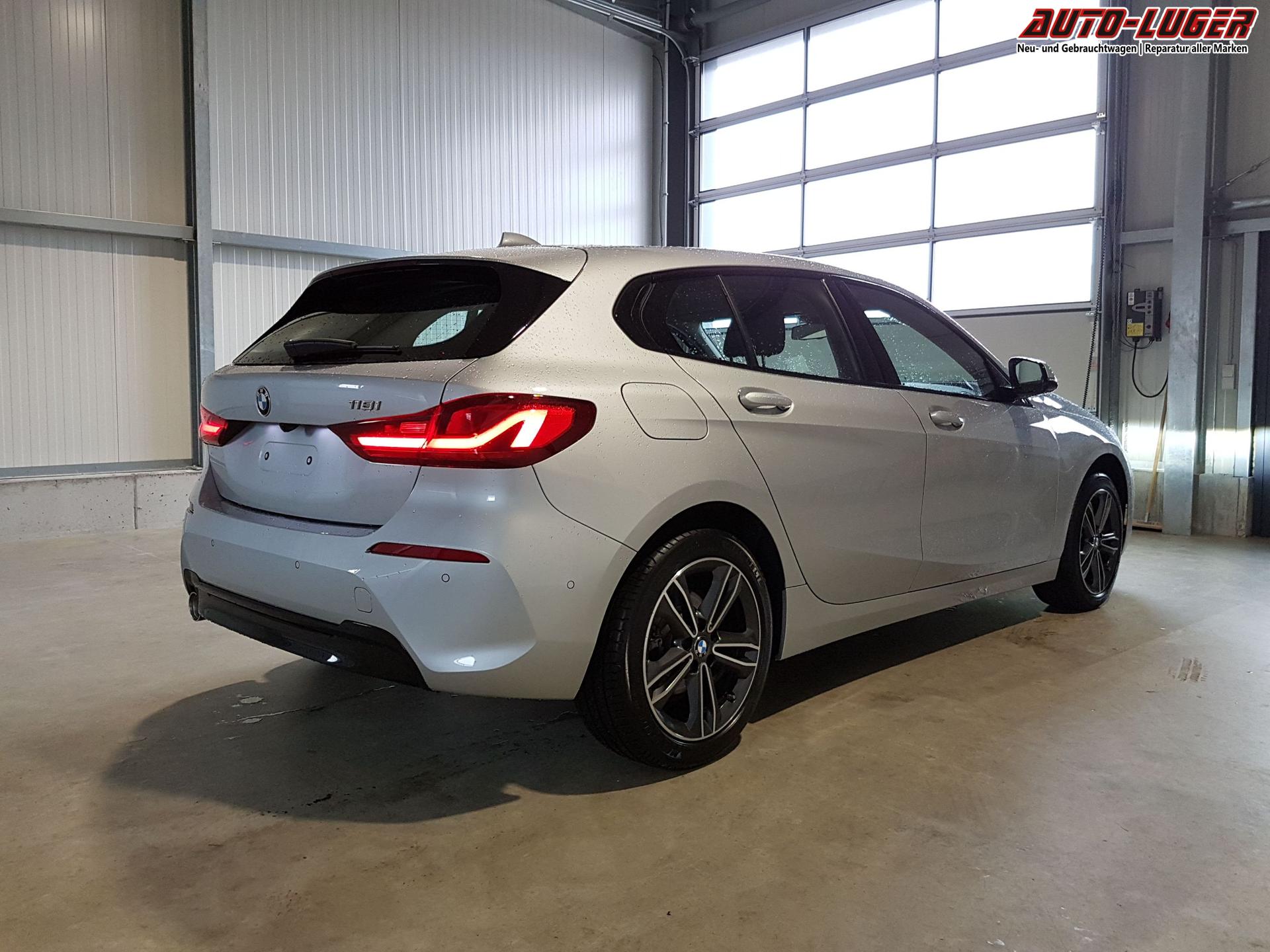 2021 BMW 1er (F40): adaptive LED-Scheinwerfer Test [4K