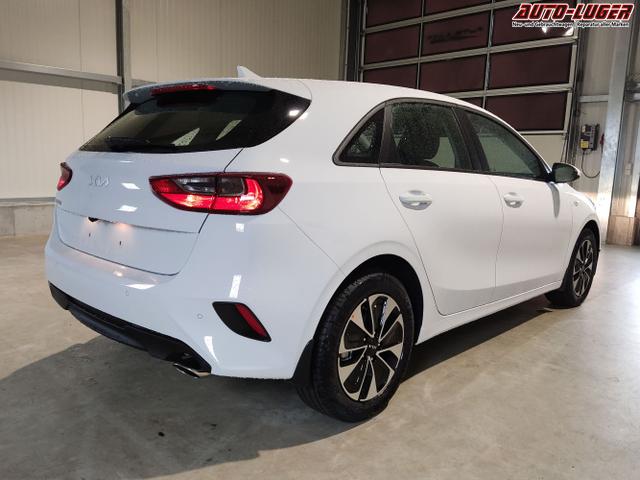 Kia / Ceed Sportswagon / Weiß / / / , Beispielbilder, ggf. teilweise mit Sonderausstattung