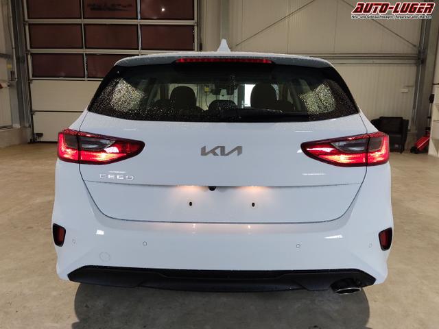 Kia / Ceed Sportswagon / Weiß / / / , Beispielbilder, ggf. teilweise mit Sonderausstattung