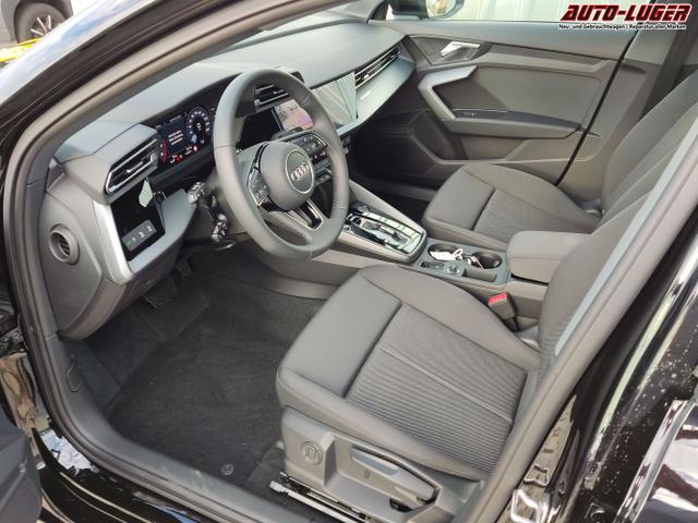 Audi / A3 Sportback / Schwarz / / / 