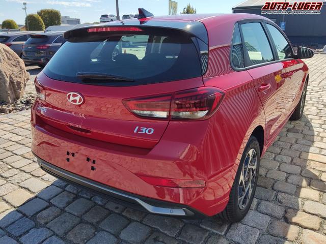 Hyundai / i30 / Rot / / / , Beispielbilder, ggf. teilweise mit Sonderausstattung