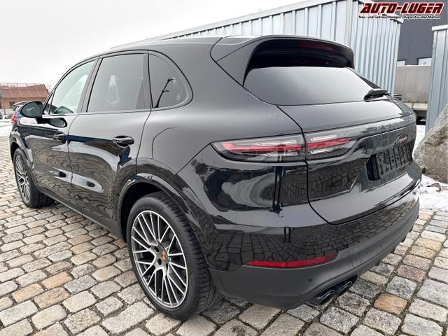 Porsche / Cayenne / Schwarz / / / 