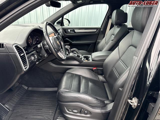 Porsche / Cayenne / Schwarz / / / 