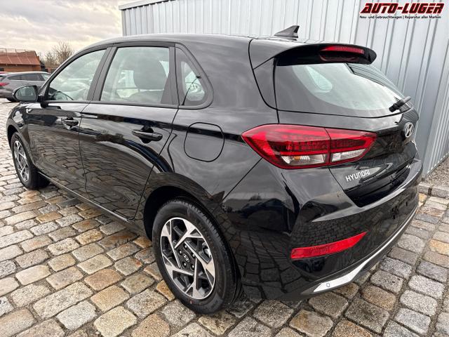 Hyundai / i30 / Schwarz / / / 