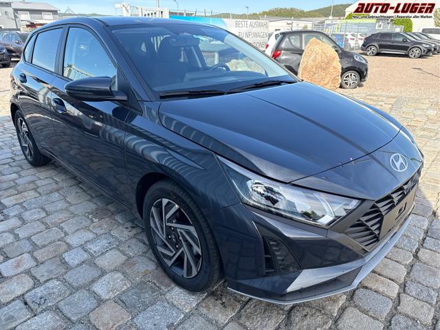 Hyundai / i20 / Grau / / / 