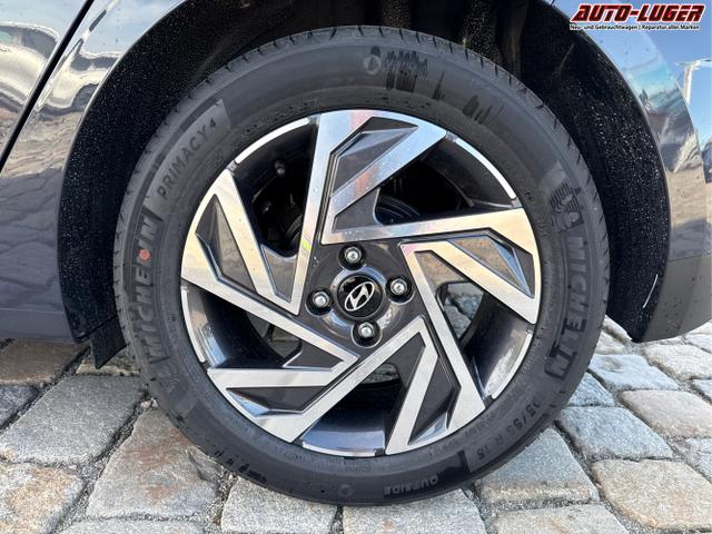 Hyundai / i20 / Grau / / / 